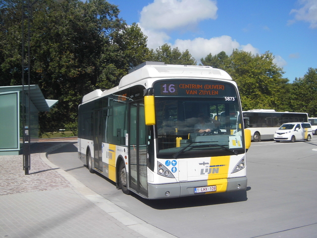 Foto van DeLijn Van Hool A309 Hybrid 5873 Midibus door BusfanTom