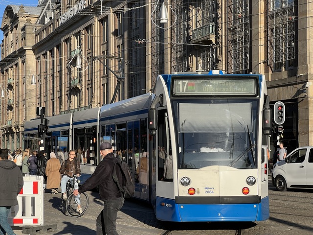 Foto van GVB Siemens Combino 2084 Tram door Stadsbus