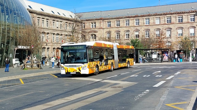 Foto van CdTS Iveco Urbanway 18 CNG 833 Gelede bus door_gemaakt Jossevb