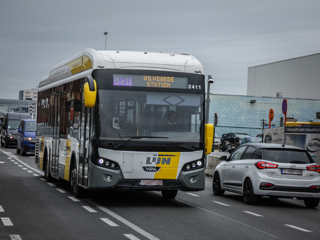 Foto van DeLijn VDL Citea SLE-120 Hybrid 2411 Standaardbus door Delijn821