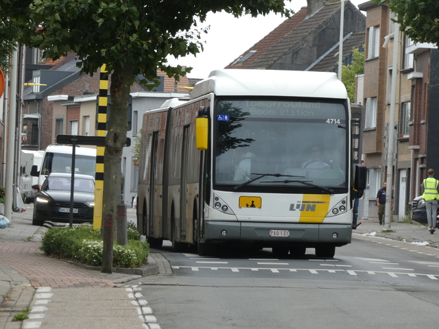 Foto van DeLijn Van Hool AG300 4717 Gelede bus door Delijn821