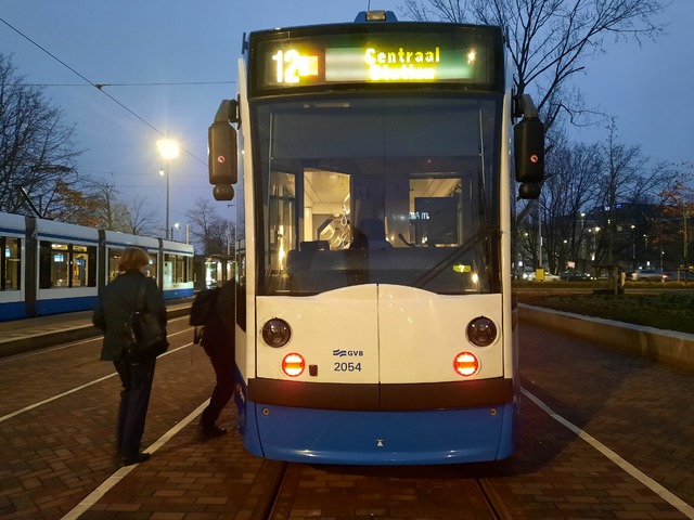 Foto van GVB Siemens Combino 2054 Tram door Kiantrains