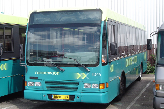 Foto van CXX Berkhof 2000NL 1045 Standaardbus door wyke2207