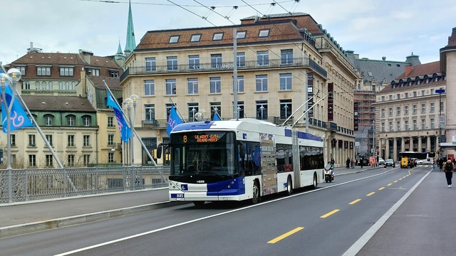 Foto van TPRL Hess Swisstrolley 855 Gelede bus door Jossevb