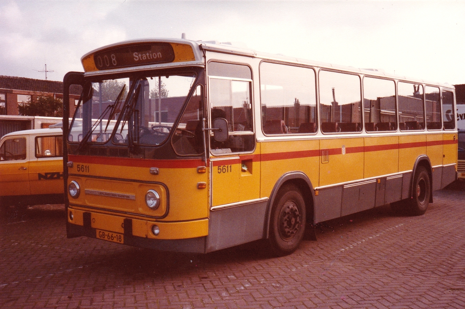 Foto van NZH Leyland-Den Oudsten stadsbus 5611
