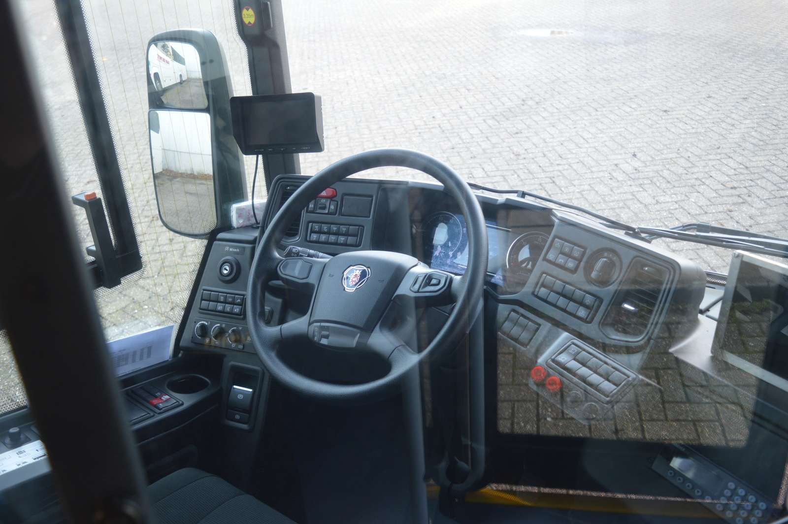 Foto van GVB Scania Citywide LE Hybrid 437