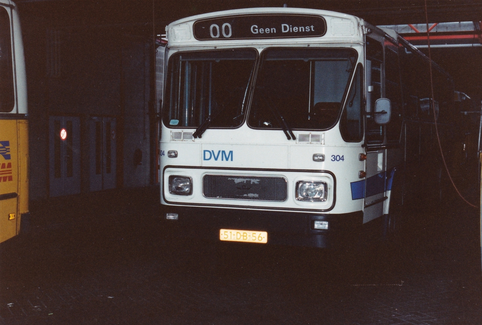 Foto van DVM Leyland-Den Oudsten Standaardstreekbus  304 (ESO 2731)