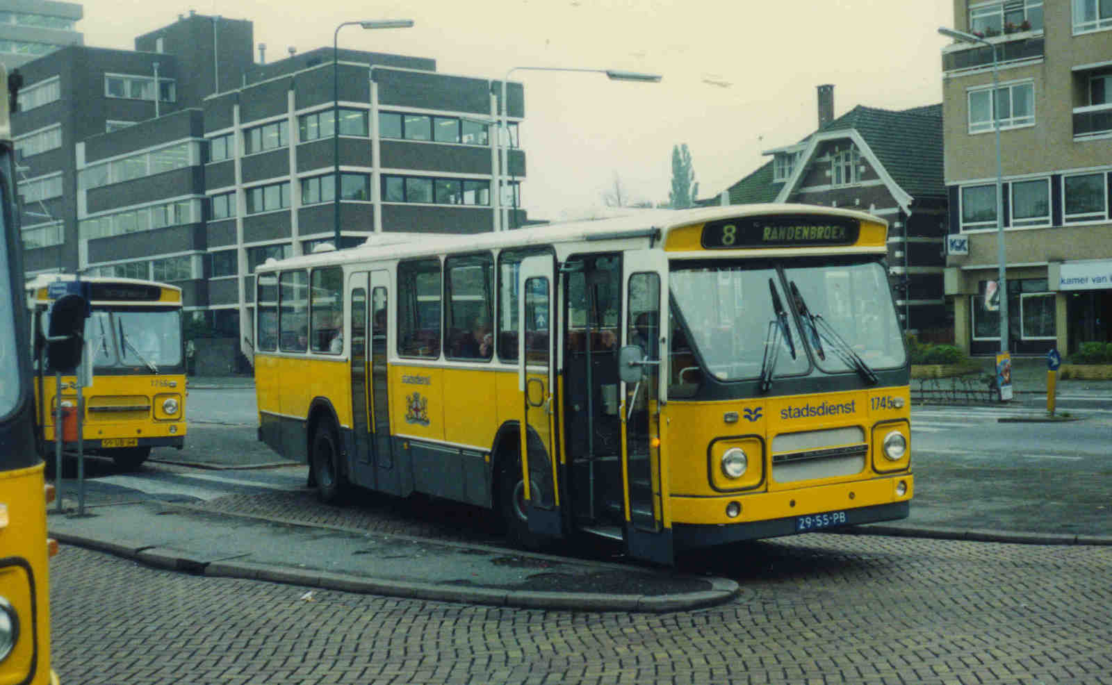 Foto van VAD Leyland-Den Oudsten Standaardstreekbus 1745