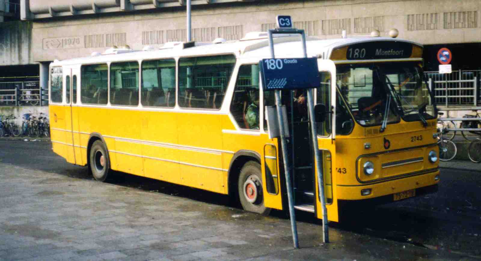 Foto van WN Leyland-Den Oudsten Standaardstreekbus 2743