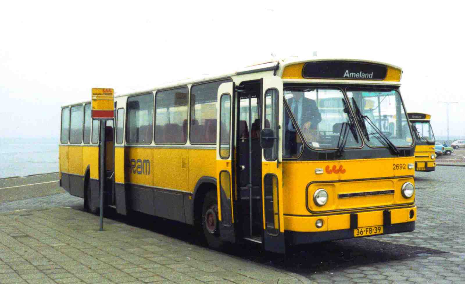 Foto van FRAM Leyland-Den Oudsten Standaardstreekbus 2692